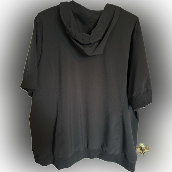 2 @ Easy stretch scrub top with hood and banded waist. ❤️❤️ black - Picture 2 of 9